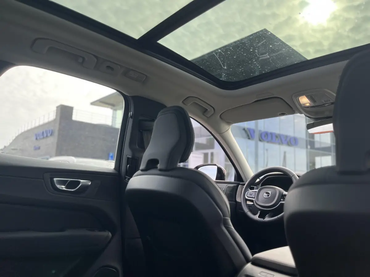 T6 Plug-in hybrid AWD Plus Dark | 360 Graden Camera | Trekhaak | Panoramadak | Apple Carplay | Stoel- en Stuurverwarming |