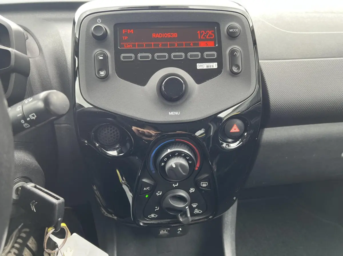 1.0 VTi 5DRS Zwart 2020 | Airco | BTW |
