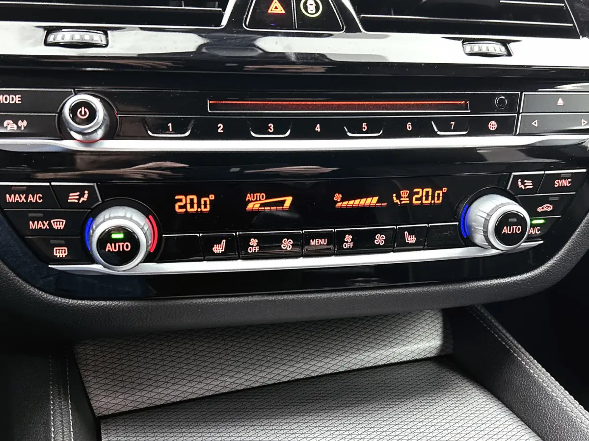 Gran Turismo 630i High Executive M-SPORT (NL-auto, Dealer OnderH, Camera, Navi Pro, PDC V+A, StoelV, Etc)
