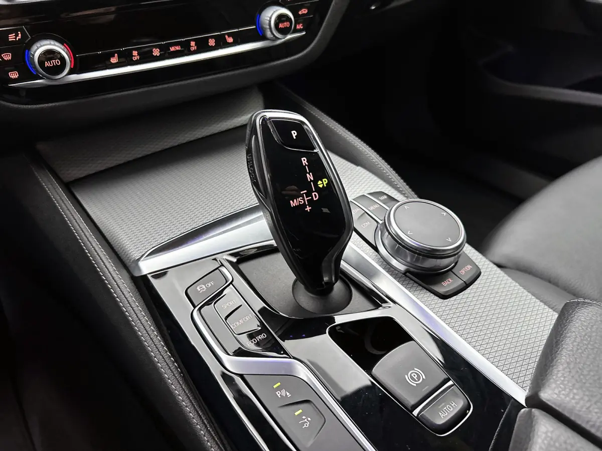 Gran Turismo 630i High Executive M-SPORT (NL-auto, Dealer OnderH, Camera, Navi Pro, PDC V+A, StoelV, Etc)