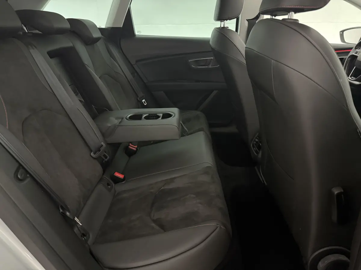 1.8 TSI FR Business Intense 180PK | Pano | Sfeer | Carplay | Cruise | Parkeersens.