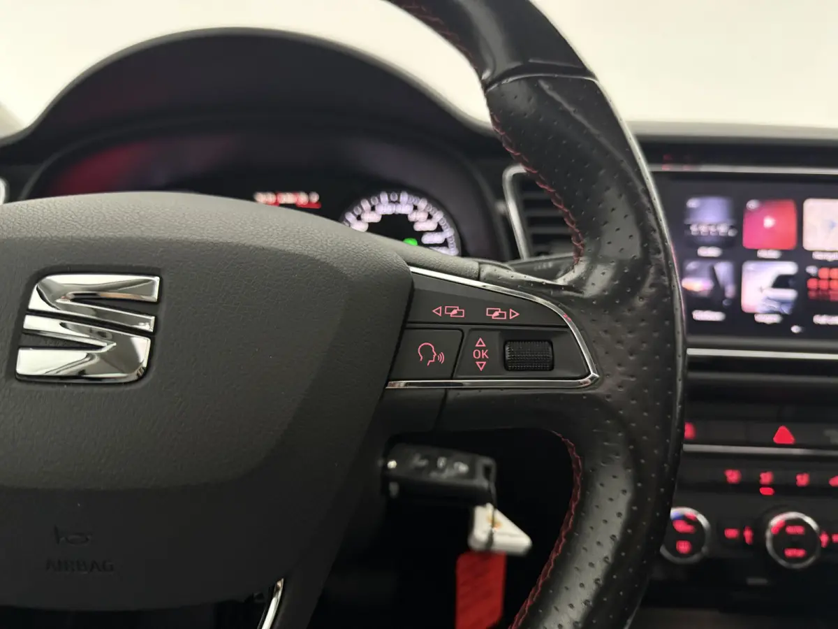 1.8 TSI FR Business Intense 180PK | Pano | Sfeer | Carplay | Cruise | Parkeersens.
