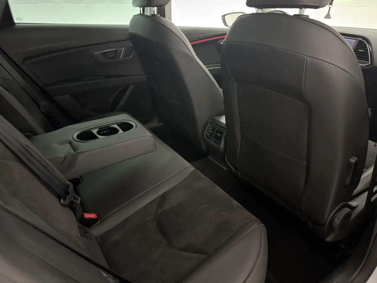 1.8 TSI FR Business Intense 180PK | Pano | Sfeer | Carplay | Cruise | Parkeersens.