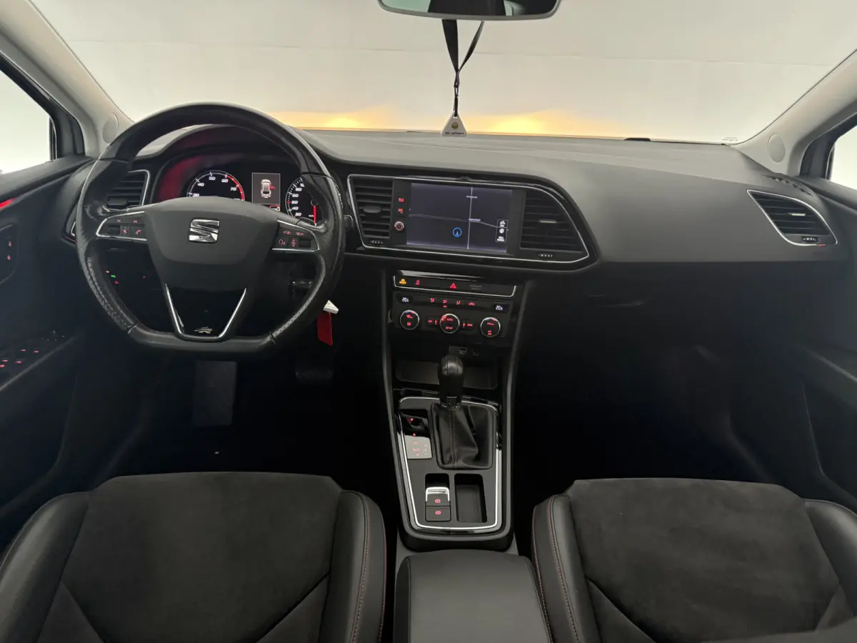 1.8 TSI FR Business Intense 180PK | Pano | Sfeer | Carplay | Cruise | Parkeersens.