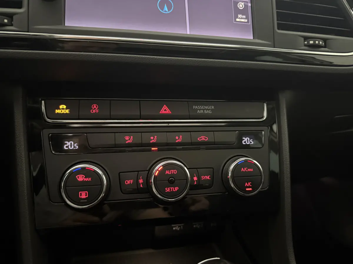 1.8 TSI FR Business Intense 180PK | Pano | Sfeer | Carplay | Cruise | Parkeersens.