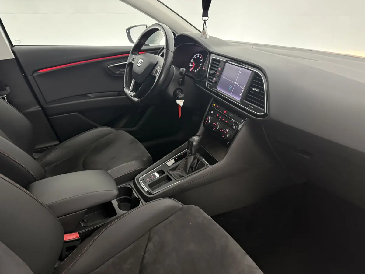 1.8 TSI FR Business Intense 180PK | Pano | Sfeer | Carplay | Cruise | Parkeersens.