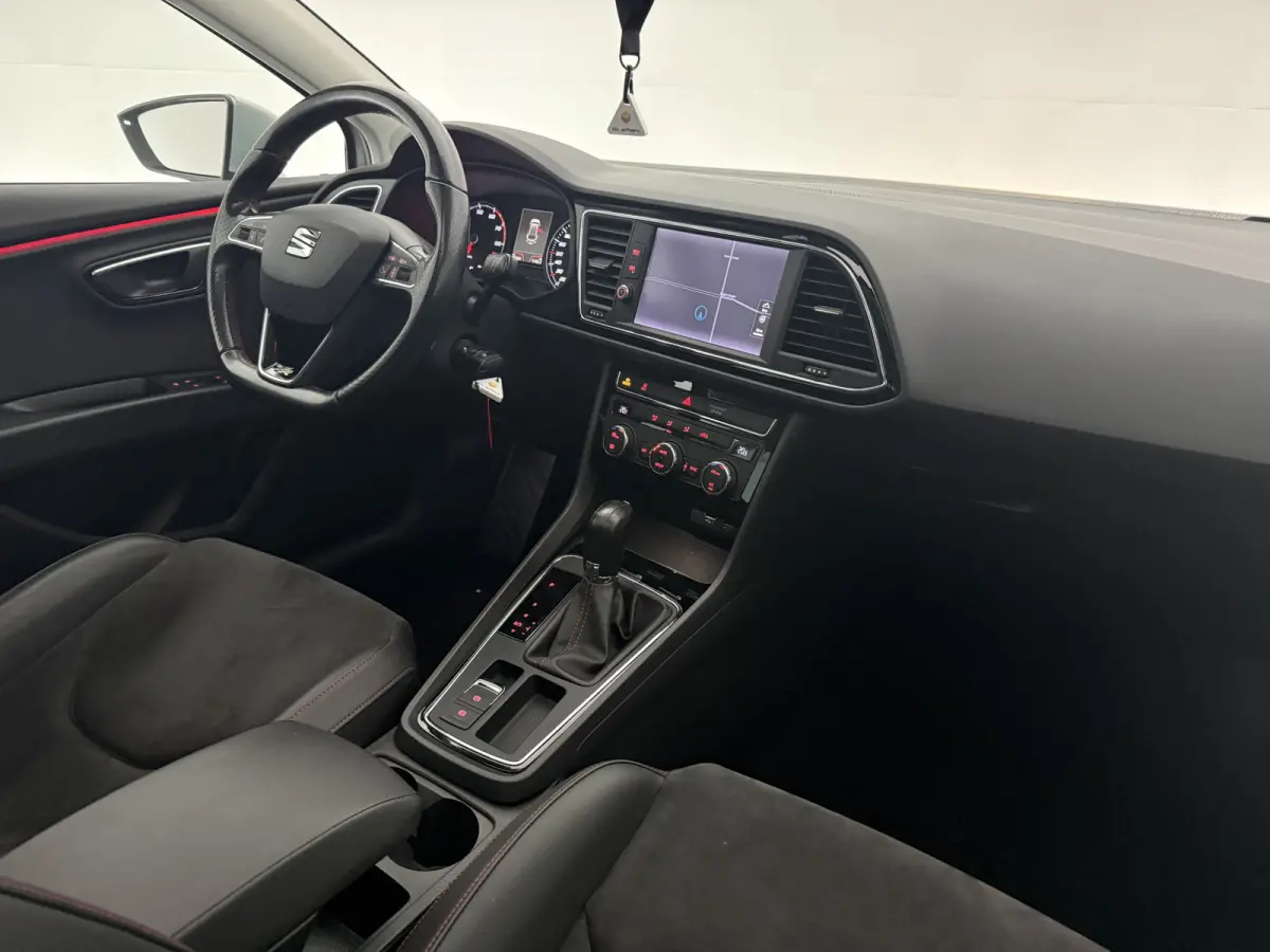 1.8 TSI FR Business Intense 180PK | Pano | Sfeer | Carplay | Cruise | Parkeersens.