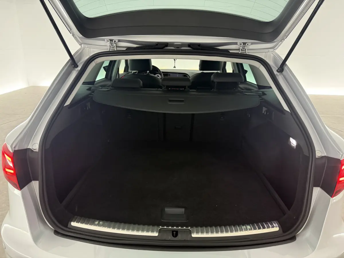 1.8 TSI FR Business Intense 180PK | Pano | Sfeer | Carplay | Cruise | Parkeersens.