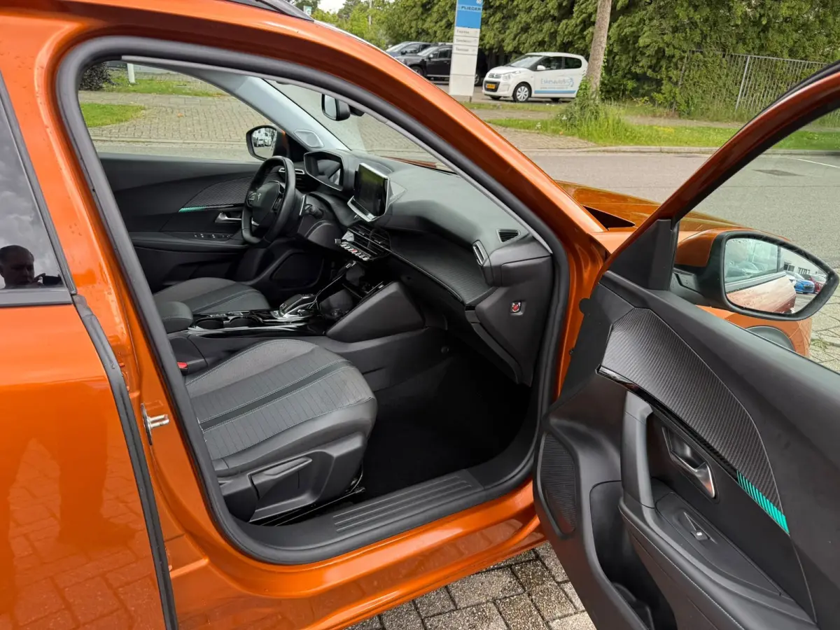 1.2 PureTech Allure 130PK, Navigatie, Automaat