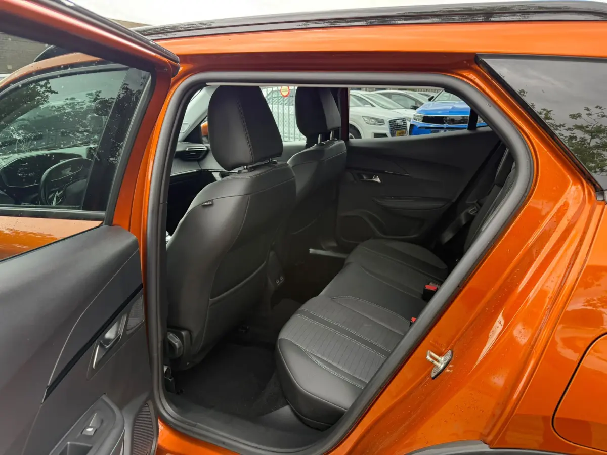 1.2 PureTech Allure 130PK, Navigatie, Automaat