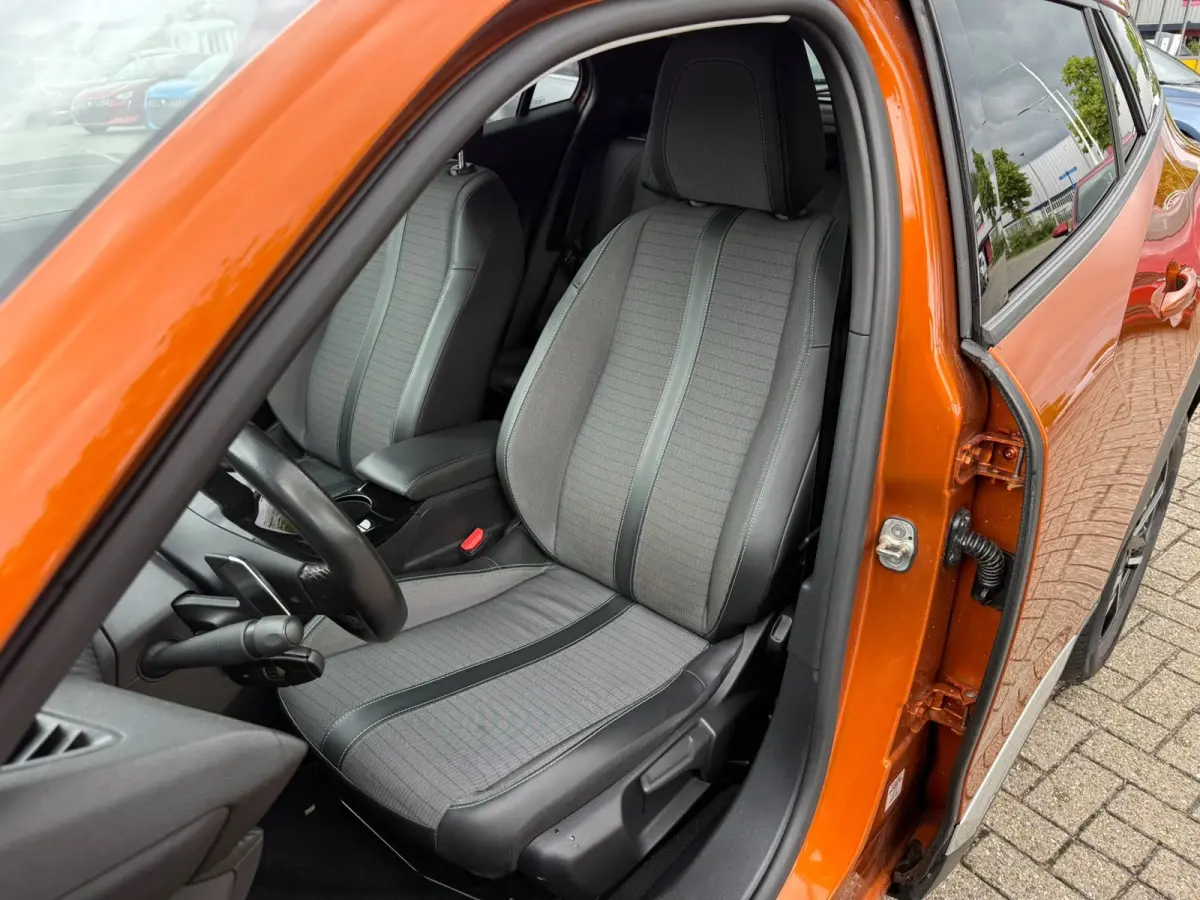 1.2 PureTech Allure 130PK, Navigatie, Automaat