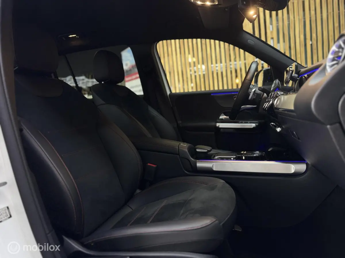 200 4MATIC AMG Line 7p.| Pdc|Cam|Led|Sfeerver