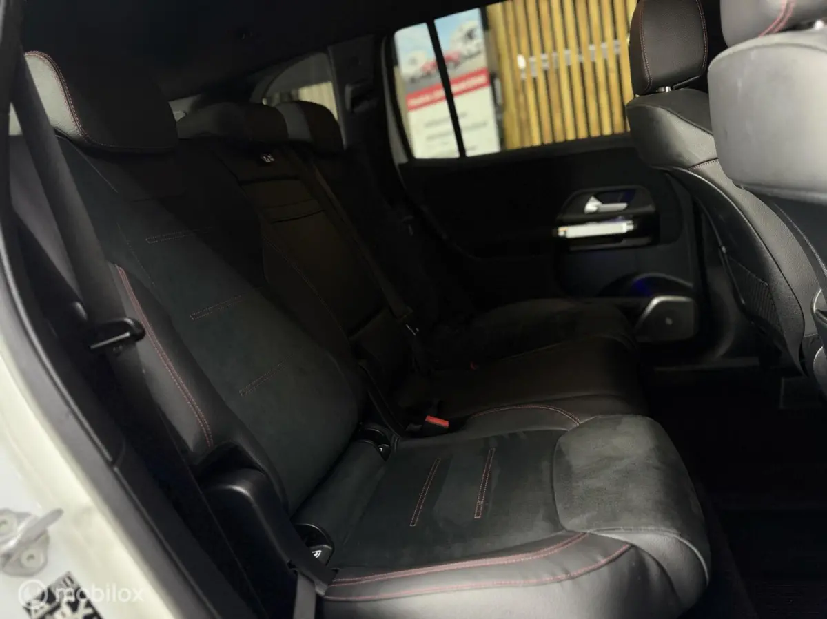 200 4MATIC AMG Line 7p.| Pdc|Cam|Led|Sfeerver