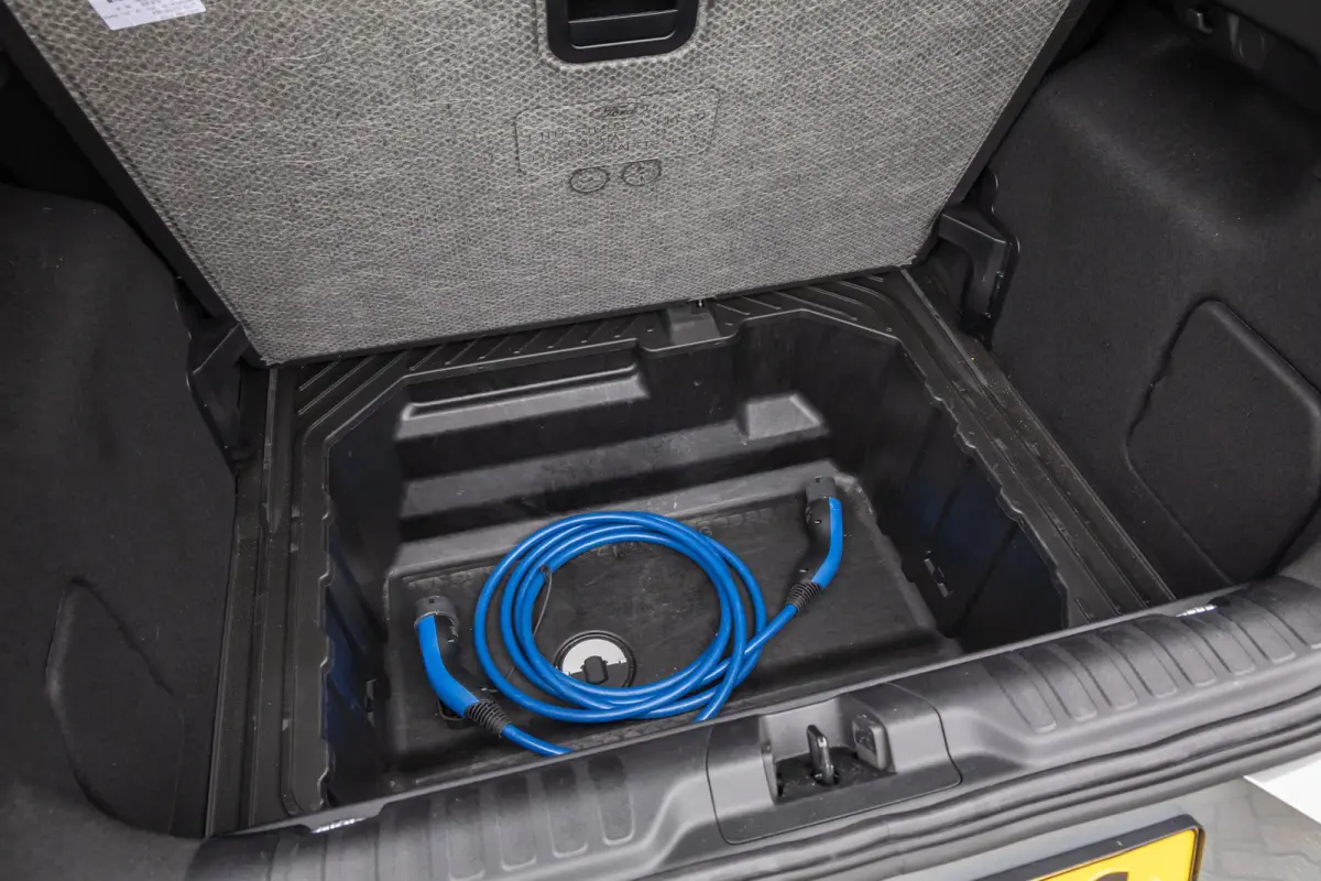 44 kWh | Camera | Stoel/stuur/voorruit verwarming | Cruise control | Full-LED | Apple Carplay/Android Auto | Volledig digitaal dashboard | Achteruitrijcamera | Apple Carplay/Android Auto|tel