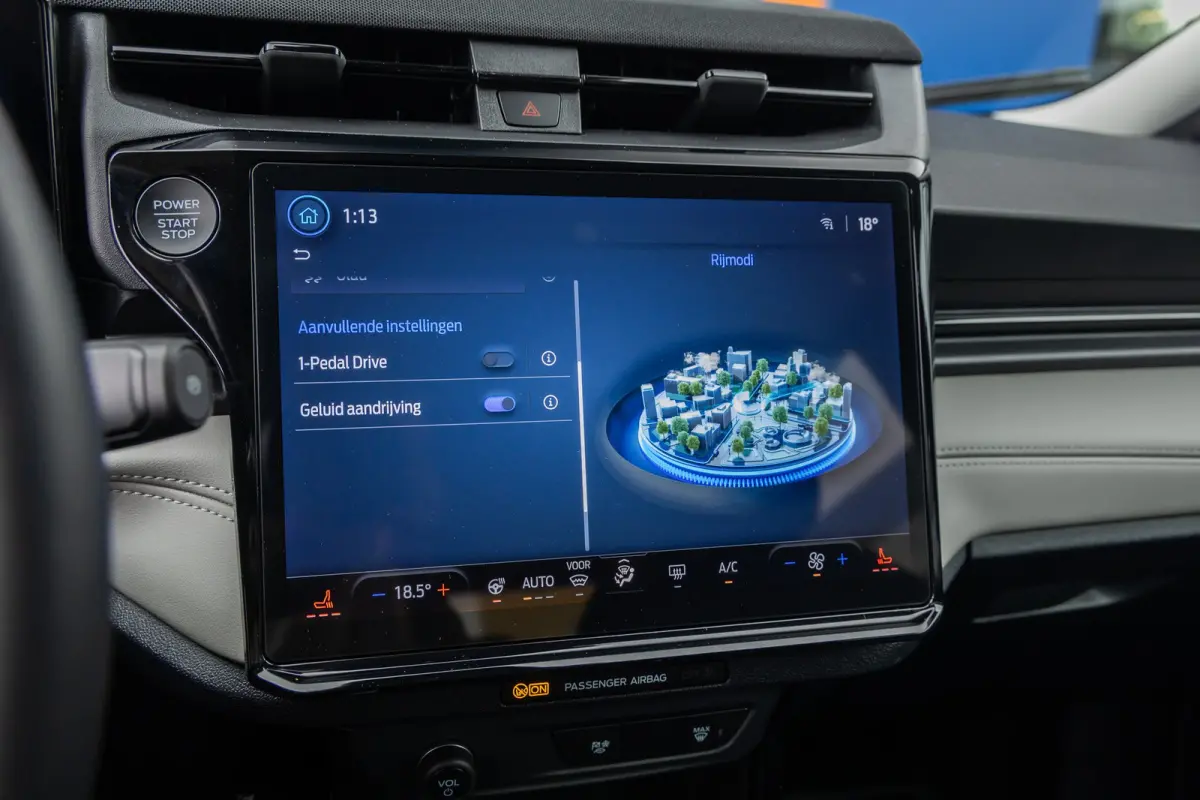 44 kWh | Camera | Stoel/stuur/voorruit verwarming | Cruise control | Full-LED | Apple Carplay/Android Auto | Volledig digitaal dashboard | Achteruitrijcamera | Apple Carplay/Android Auto|tel