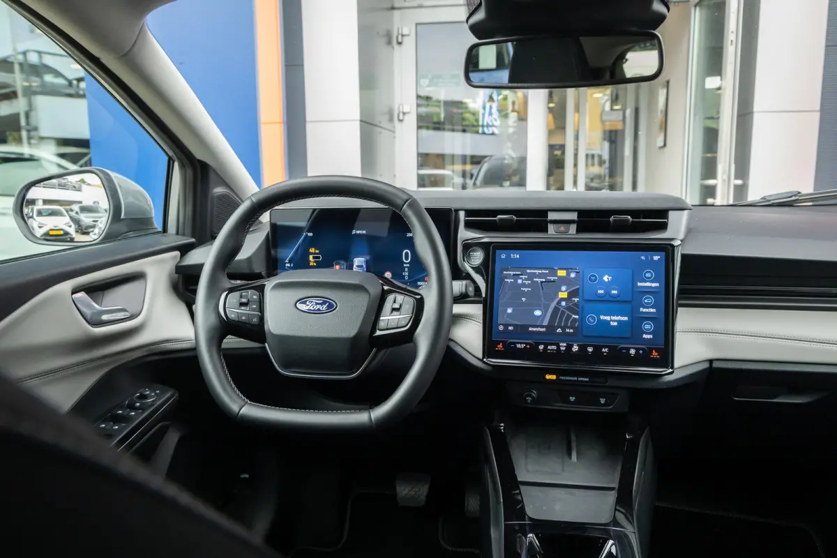 44 kWh | Camera | Stoel/stuur/voorruit verwarming | Cruise control | Full-LED | Apple Carplay/Android Auto | Volledig digitaal dashboard | Achteruitrijcamera | Apple Carplay/Android Auto|tel