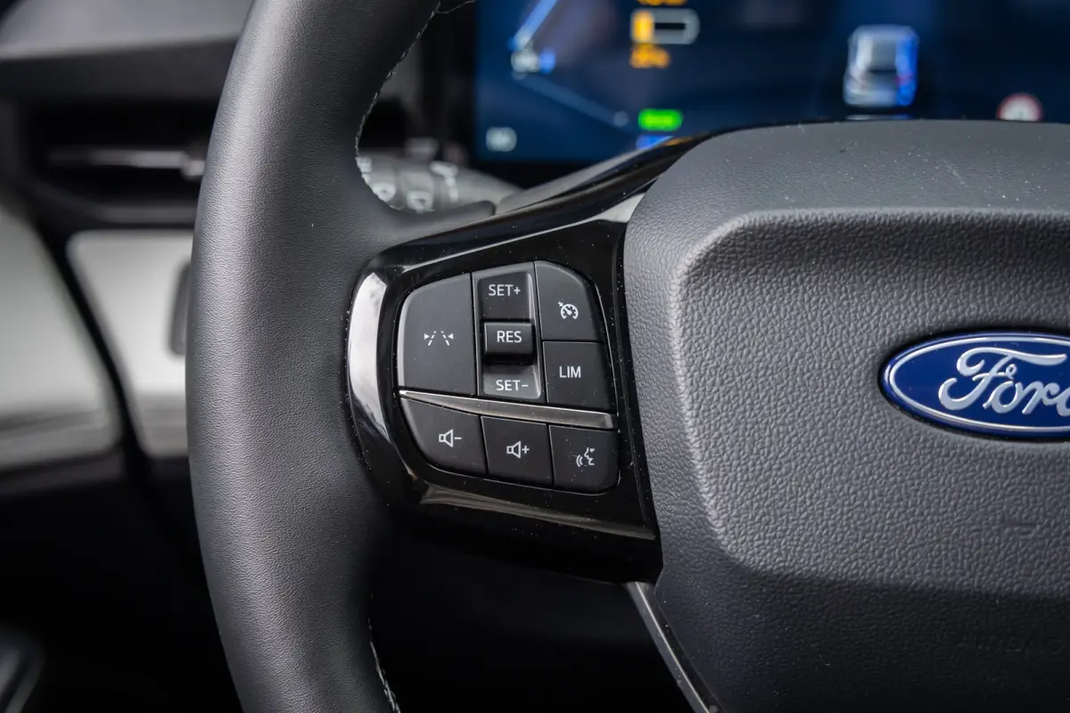 44 kWh | Camera | Stoel/stuur/voorruit verwarming | Cruise control | Full-LED | Apple Carplay/Android Auto | Volledig digitaal dashboard | Achteruitrijcamera | Apple Carplay/Android Auto|tel