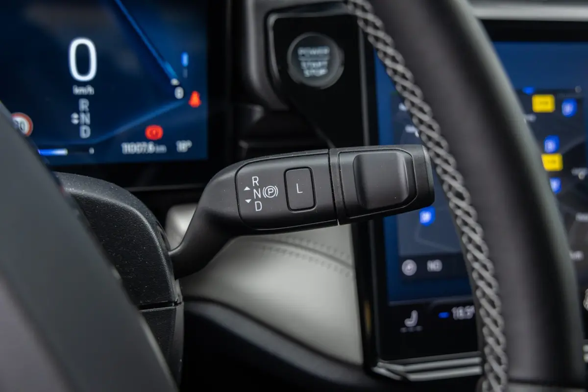 44 kWh | Camera | Stoel/stuur/voorruit verwarming | Cruise control | Full-LED | Apple Carplay/Android Auto | Volledig digitaal dashboard | Achteruitrijcamera | Apple Carplay/Android Auto|tel