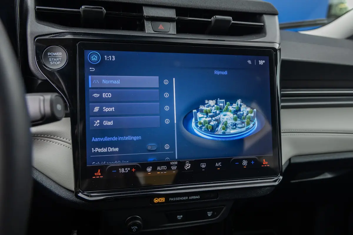 44 kWh | Camera | Stoel/stuur/voorruit verwarming | Cruise control | Full-LED | Apple Carplay/Android Auto | Volledig digitaal dashboard | Achteruitrijcamera | Apple Carplay/Android Auto|tel