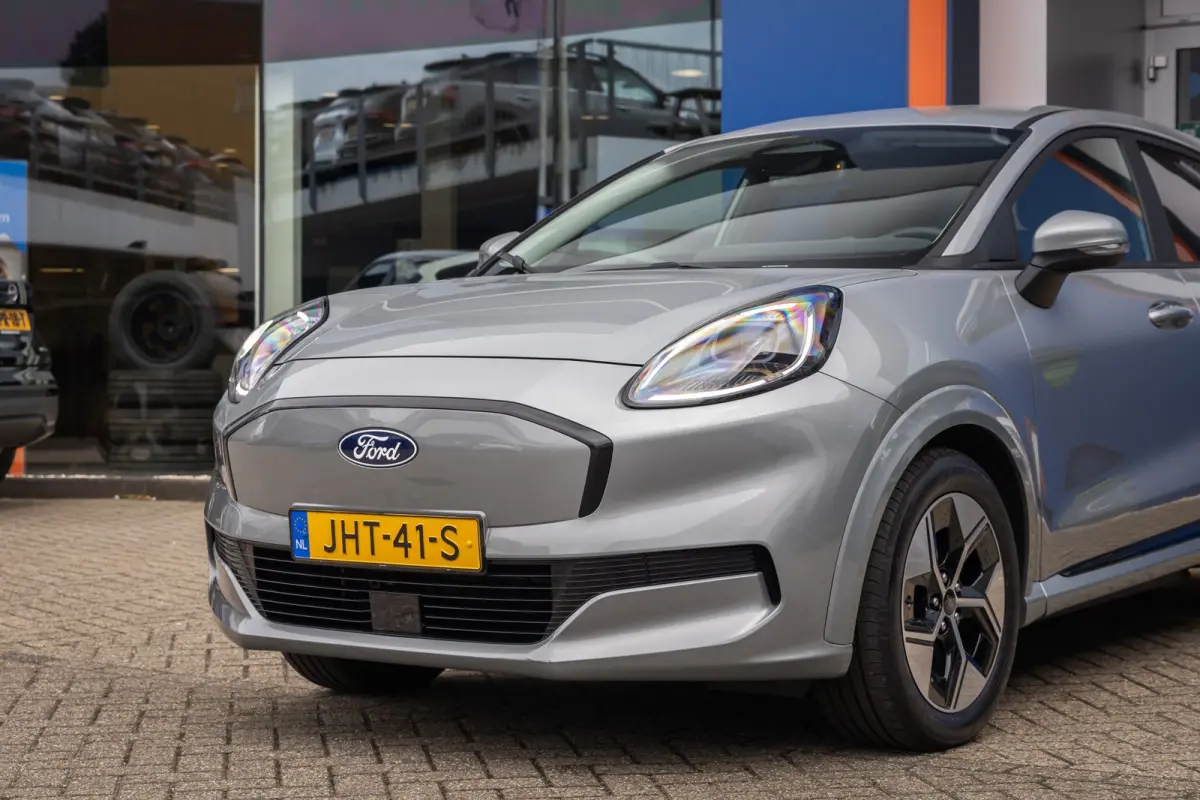 44 kWh | Camera | Stoel/stuur/voorruit verwarming | Cruise control | Full-LED | Apple Carplay/Android Auto | Volledig digitaal dashboard | Achteruitrijcamera | Apple Carplay/Android Auto|tel
