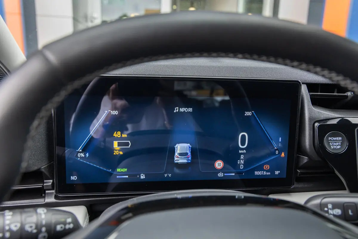 44 kWh | Camera | Stoel/stuur/voorruit verwarming | Cruise control | Full-LED | Apple Carplay/Android Auto | Volledig digitaal dashboard | Achteruitrijcamera | Apple Carplay/Android Auto|tel