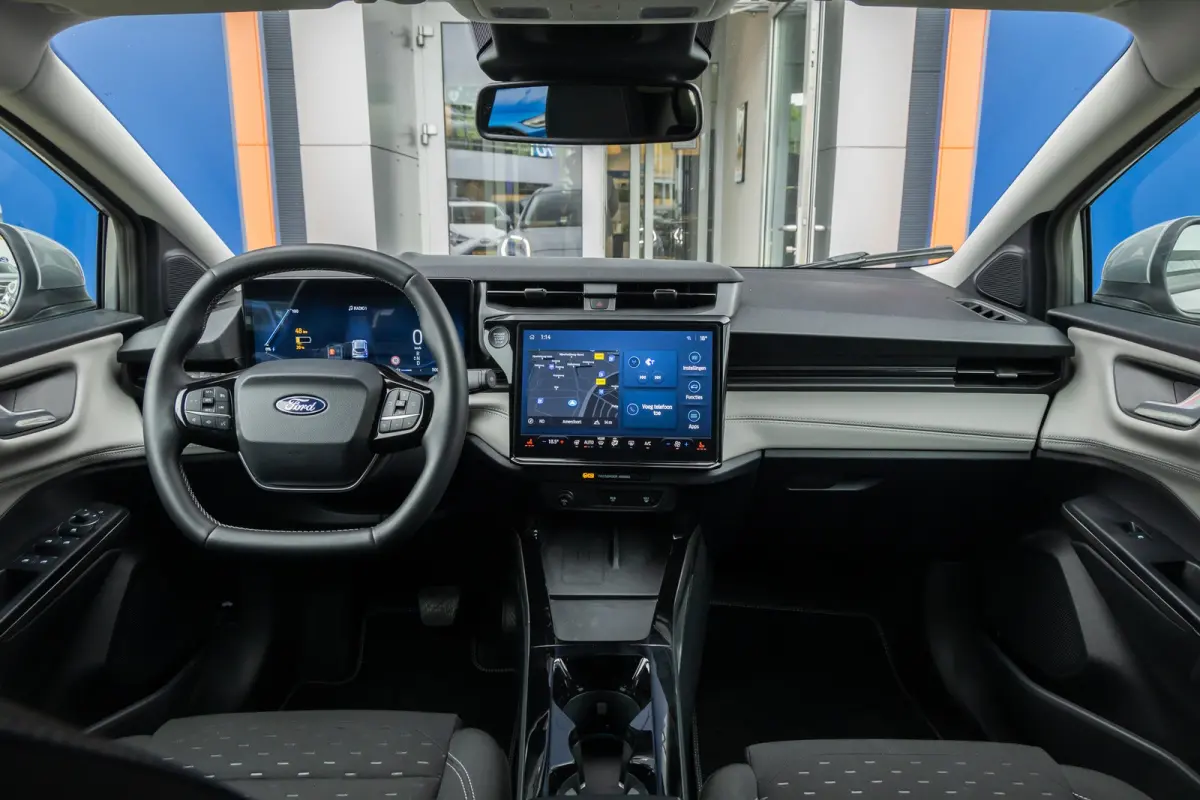 44 kWh | Camera | Stoel/stuur/voorruit verwarming | Cruise control | Full-LED | Apple Carplay/Android Auto | Volledig digitaal dashboard | Achteruitrijcamera | Apple Carplay/Android Auto|tel
