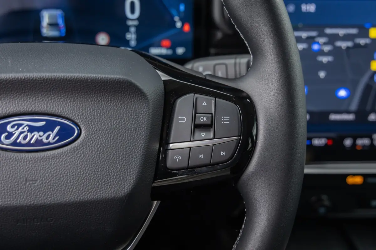 44 kWh | Camera | Stoel/stuur/voorruit verwarming | Cruise control | Full-LED | Apple Carplay/Android Auto | Volledig digitaal dashboard | Achteruitrijcamera | Apple Carplay/Android Auto|tel
