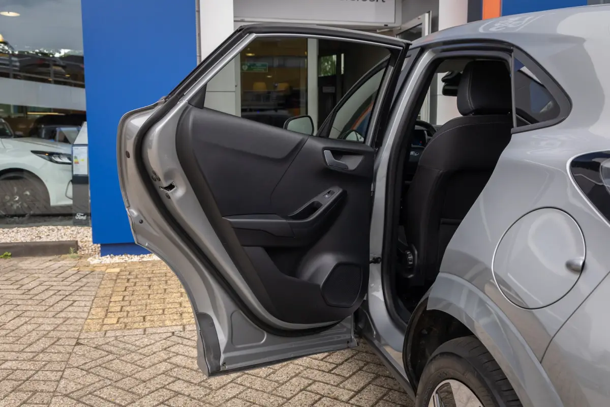 44 kWh | Camera | Stoel/stuur/voorruit verwarming | Cruise control | Full-LED | Apple Carplay/Android Auto | Volledig digitaal dashboard | Achteruitrijcamera | Apple Carplay/Android Auto|tel