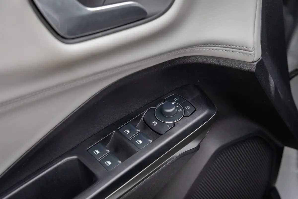 44 kWh | Camera | Stoel/stuur/voorruit verwarming | Cruise control | Full-LED | Apple Carplay/Android Auto | Volledig digitaal dashboard | Achteruitrijcamera | Apple Carplay/Android Auto|tel