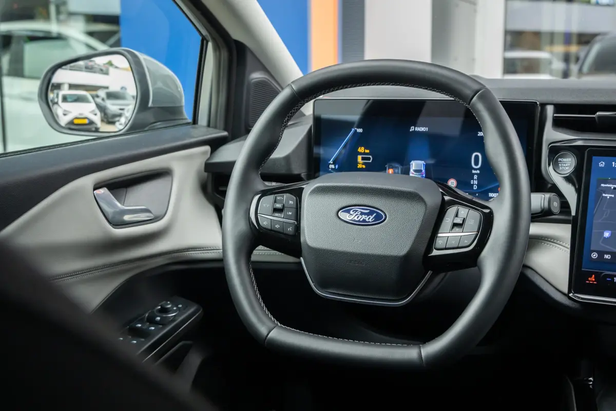 44 kWh | Camera | Stoel/stuur/voorruit verwarming | Cruise control | Full-LED | Apple Carplay/Android Auto | Volledig digitaal dashboard | Achteruitrijcamera | Apple Carplay/Android Auto|tel