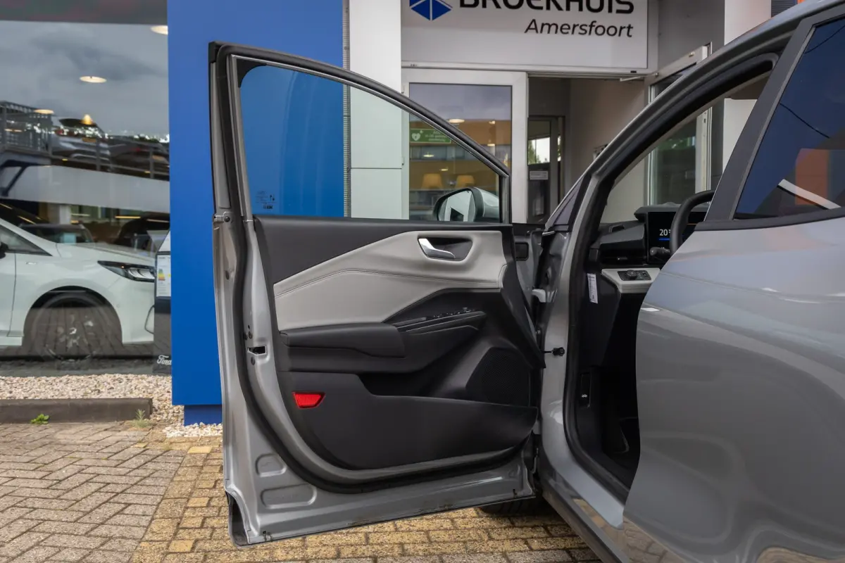 44 kWh | Camera | Stoel/stuur/voorruit verwarming | Cruise control | Full-LED | Apple Carplay/Android Auto | Volledig digitaal dashboard | Achteruitrijcamera | Apple Carplay/Android Auto|tel