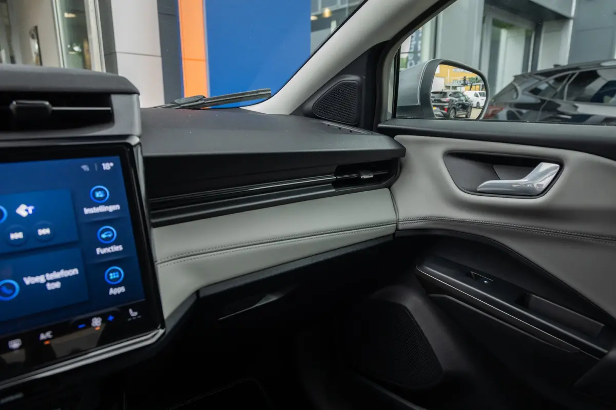 44 kWh | Camera | Stoel/stuur/voorruit verwarming | Cruise control | Full-LED | Apple Carplay/Android Auto | Volledig digitaal dashboard | Achteruitrijcamera | Apple Carplay/Android Auto|tel