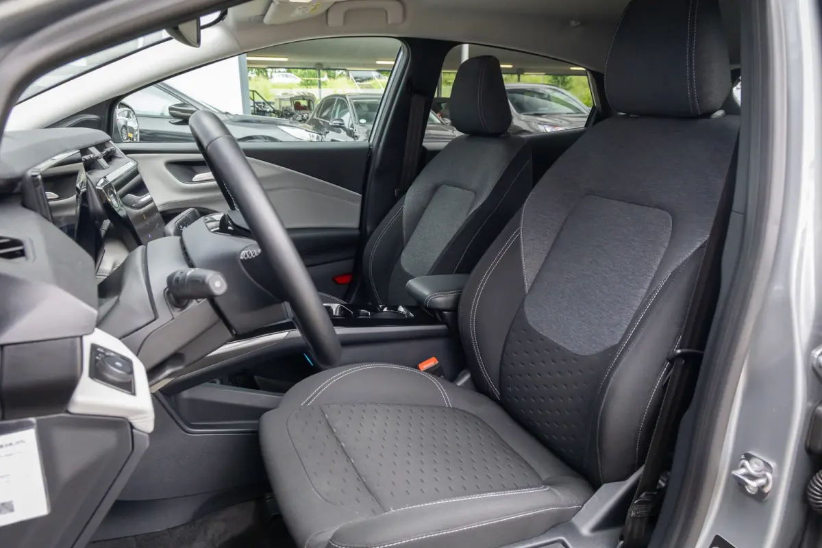 44 kWh | Camera | Stoel/stuur/voorruit verwarming | Cruise control | Full-LED | Apple Carplay/Android Auto | Volledig digitaal dashboard | Achteruitrijcamera | Apple Carplay/Android Auto|tel