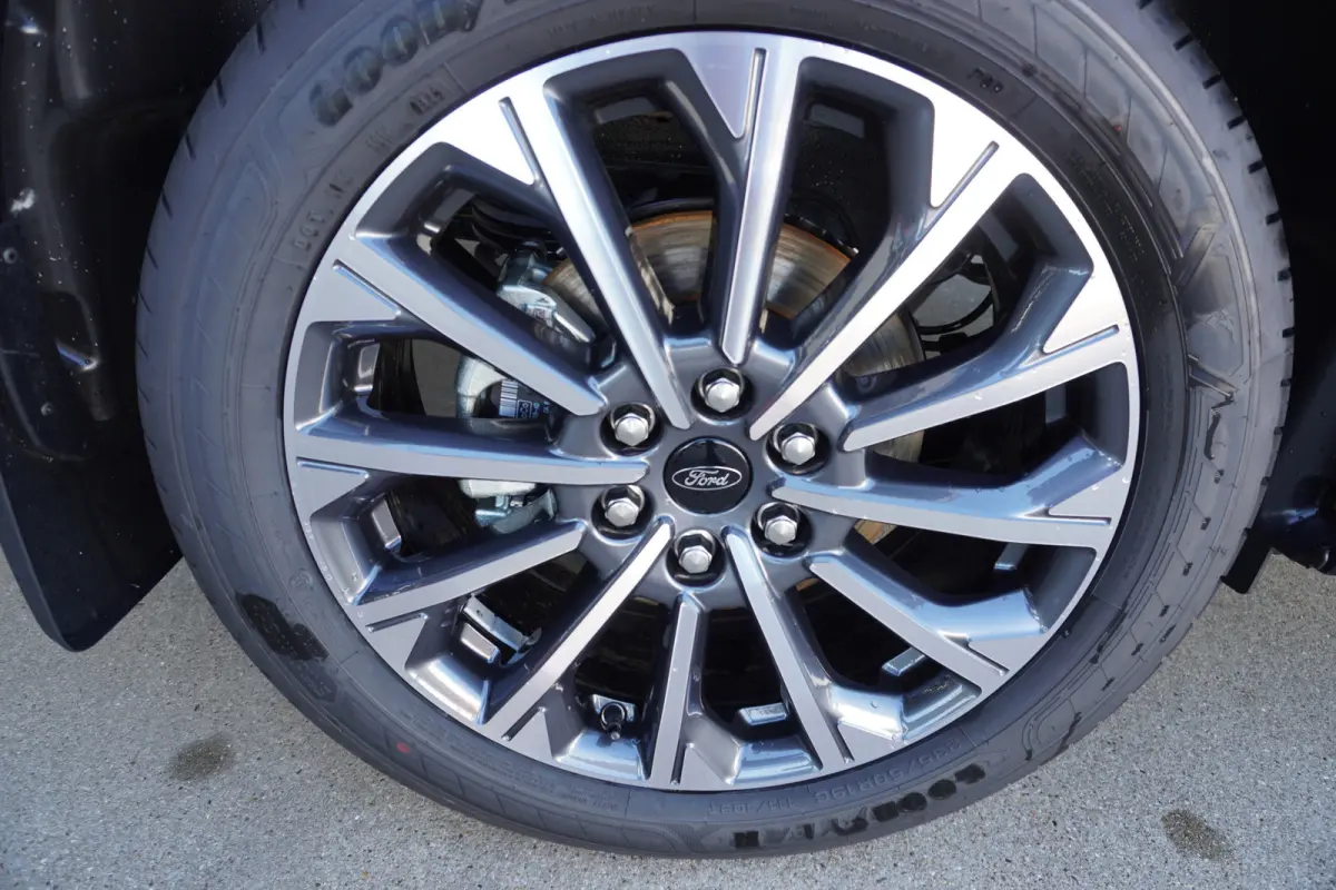 340L 2.5 PHEV 233PK L2H1 Titanium X 8 Persoons PHEV Automaat nr.V099 | Hybride | Airco | Adap. Cruise | Navi | Pano | 360 Camera | Elek.Schuifdeur L+R | Incl BPM