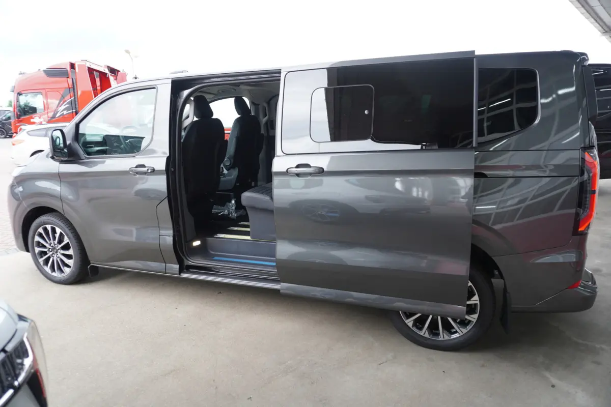 340L 2.5 PHEV 233PK L2H1 Titanium X 8 Persoons PHEV Automaat nr.V099 | Hybride | Airco | Adap. Cruise | Navi | Pano | 360 Camera | Elek.Schuifdeur L+R | Incl BPM