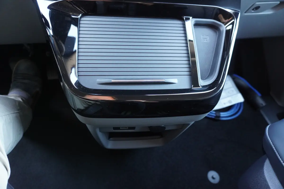340L 2.5 PHEV 233PK L2H1 Titanium X 8 Persoons PHEV Automaat nr.V099 | Hybride | Airco | Adap. Cruise | Navi | Pano | 360 Camera | Elek.Schuifdeur L+R | Incl BPM