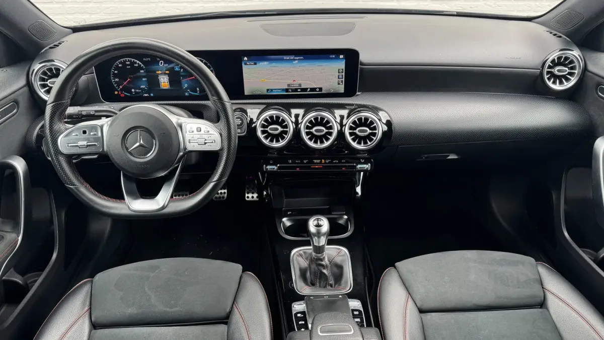 200 AMG Sfeer Camera Clima Navi Stoelverwarming 19"Multispoke velgen Sportonderstel
