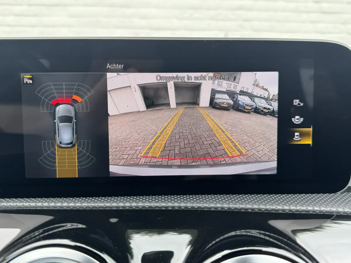 200 AMG Sfeer Camera Clima Navi Stoelverwarming 19"Multispoke velgen Sportonderstel