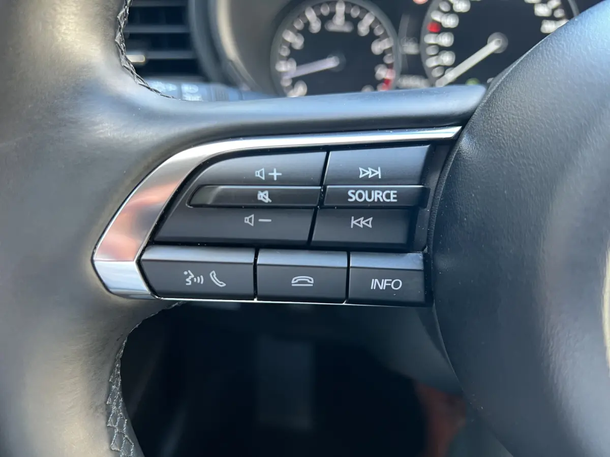 2.0 186pk e-SkyActiv-X M Hybrid Exclusive-line | Camera | Adaptive cruise controle | Carplay | Dodehoek detectie | Climate controle | Draadloos laden | Keyless entry | Parkeersensoren voor e