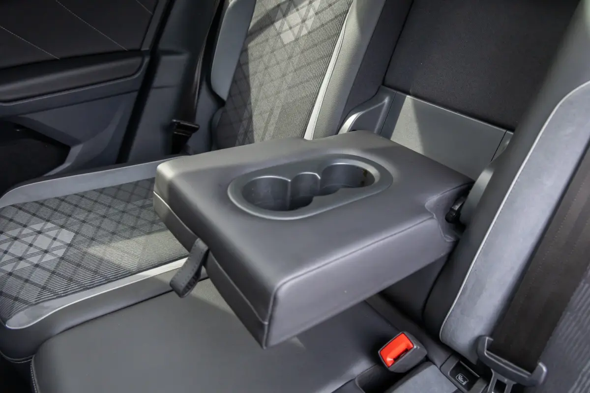 1.4 TSI eHybrid R-Line Business+ | Pano | 360 camera | Black-style | Cruise adaptief | Dodehoek detectie | Stoel+stuur verwarming | Cruise control adaptief | Cruise control adaptief met Stop