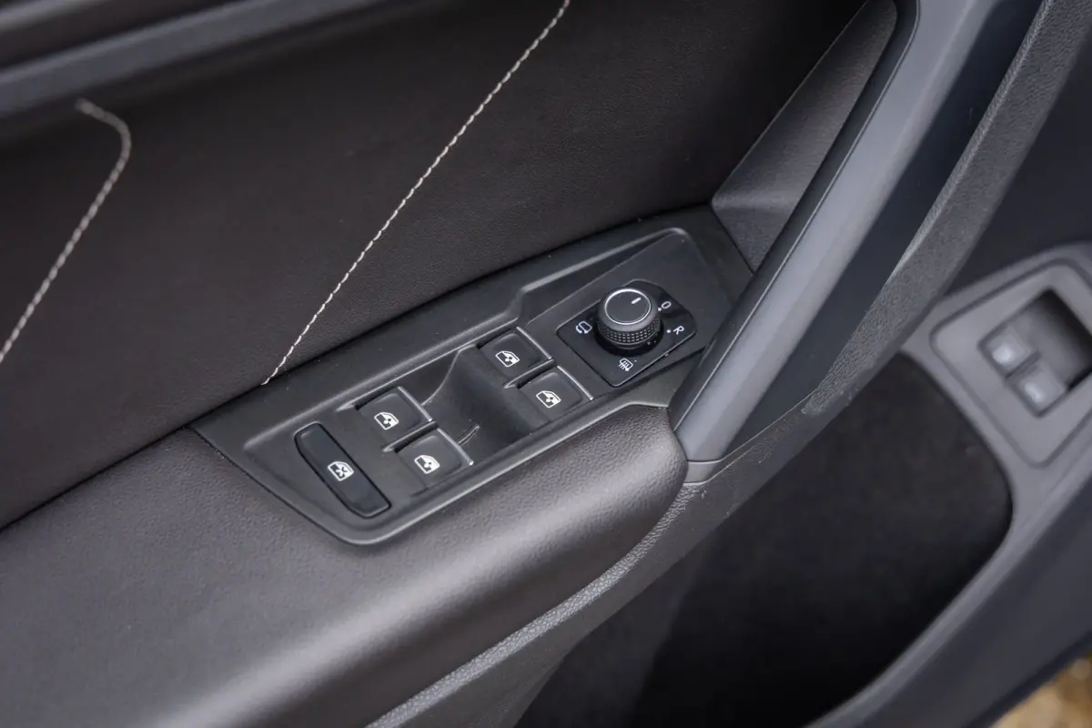 1.4 TSI eHybrid R-Line Business+ | Pano | 360 camera | Black-style | Cruise adaptief | Dodehoek detectie | Stoel+stuur verwarming | Cruise control adaptief | Cruise control adaptief met Stop