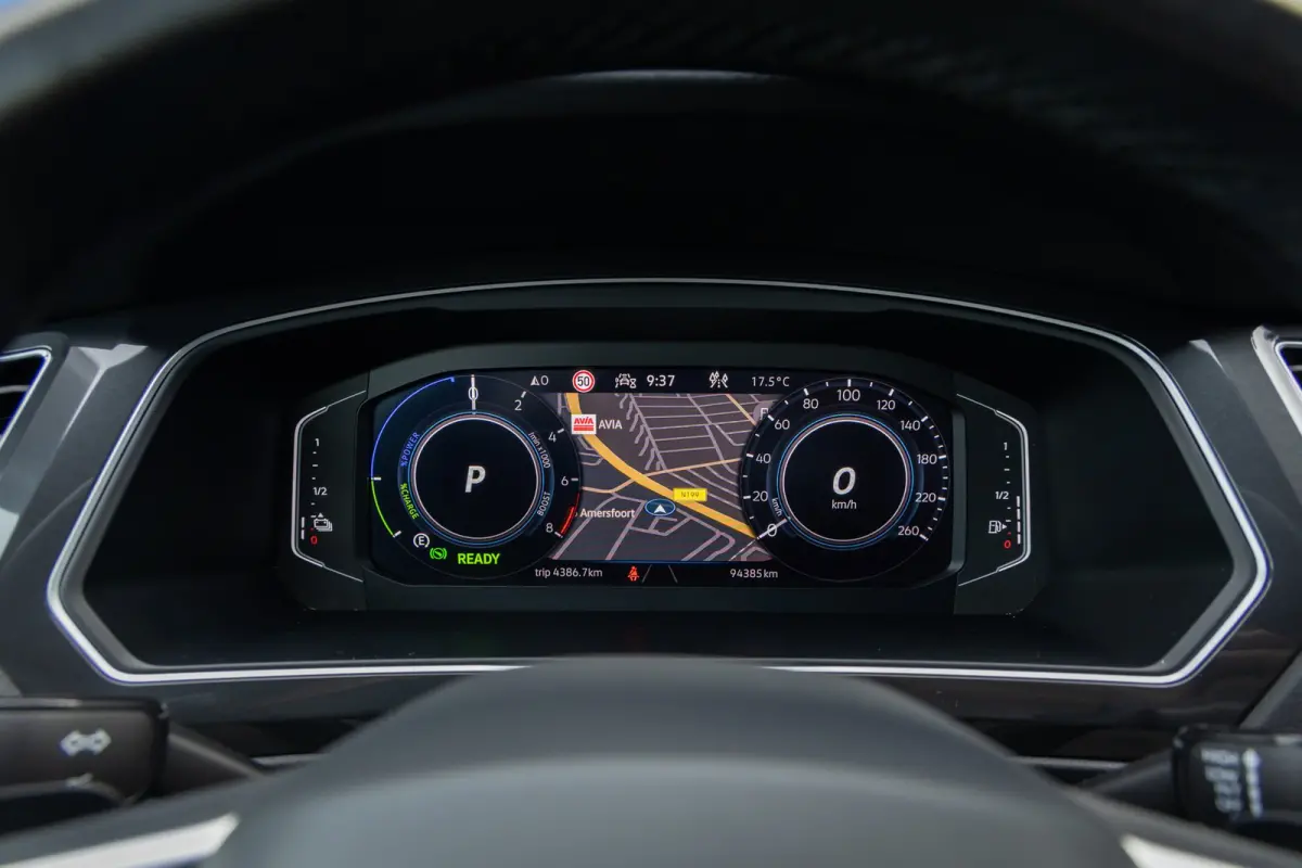 1.4 TSI eHybrid R-Line Business+ | Pano | 360 camera | Black-style | Cruise adaptief | Dodehoek detectie | Stoel+stuur verwarming | Cruise control adaptief | Cruise control adaptief met Stop