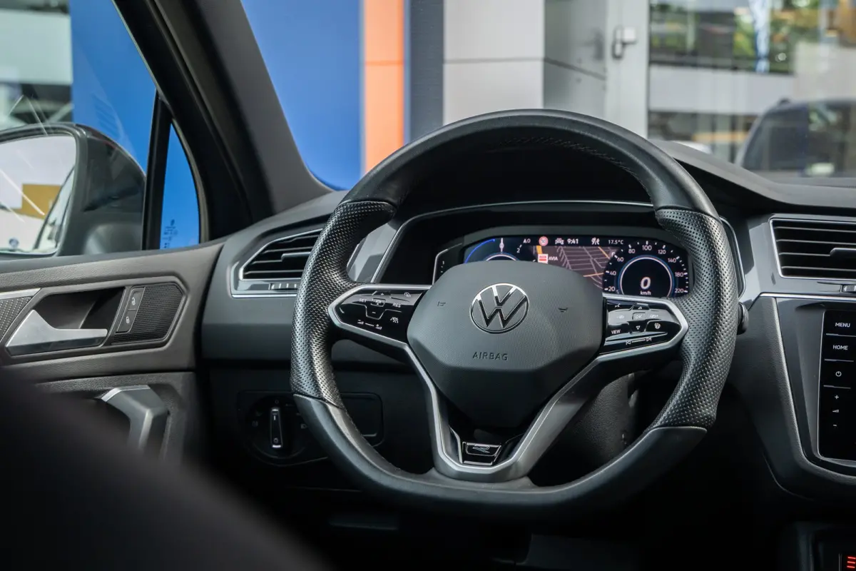 1.4 TSI eHybrid R-Line Business+ | Pano | 360 camera | Black-style | Cruise adaptief | Dodehoek detectie | Stoel+stuur verwarming | Cruise control adaptief | Cruise control adaptief met Stop