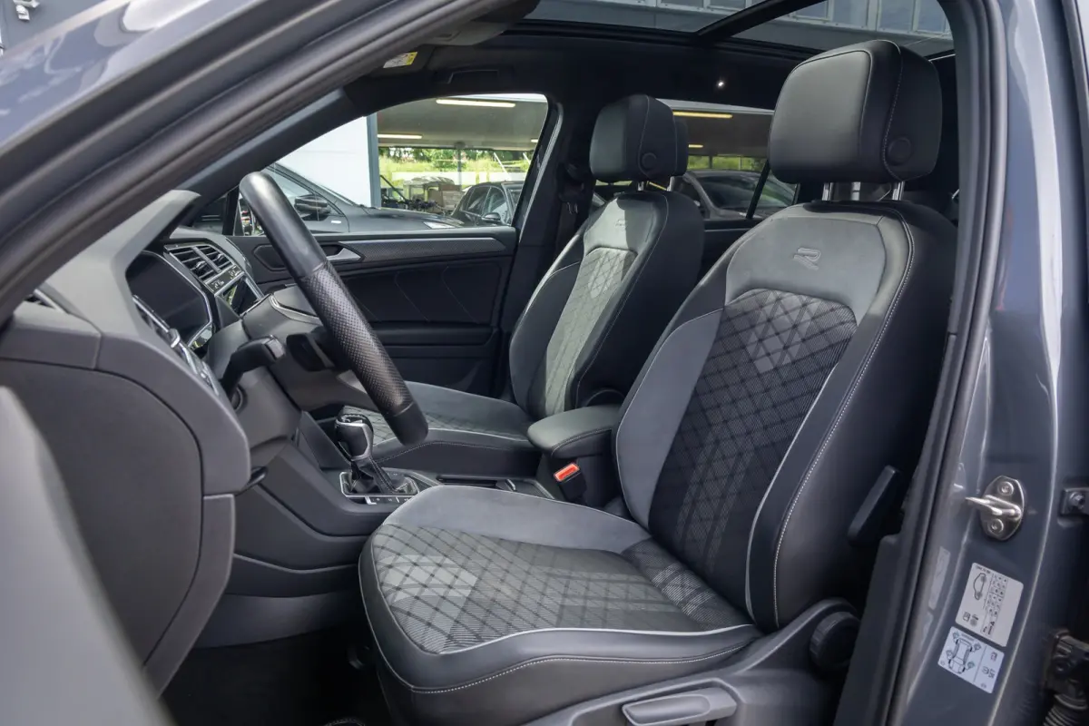 1.4 TSI eHybrid R-Line Business+ | Pano | 360 camera | Black-style | Cruise adaptief | Dodehoek detectie | Stoel+stuur verwarming | Cruise control adaptief | Cruise control adaptief met Stop