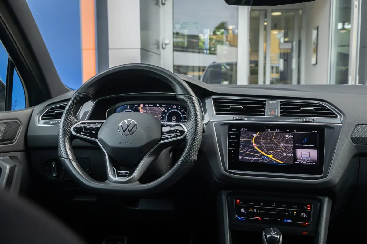 1.4 TSI eHybrid R-Line Business+ | Pano | 360 camera | Black-style | Cruise adaptief | Dodehoek detectie | Stoel+stuur verwarming | Cruise control adaptief | Cruise control adaptief met Stop