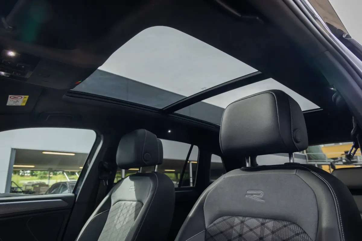1.4 TSI eHybrid R-Line Business+ | Pano | 360 camera | Black-style | Cruise adaptief | Dodehoek detectie | Stoel+stuur verwarming | Cruise control adaptief | Cruise control adaptief met Stop