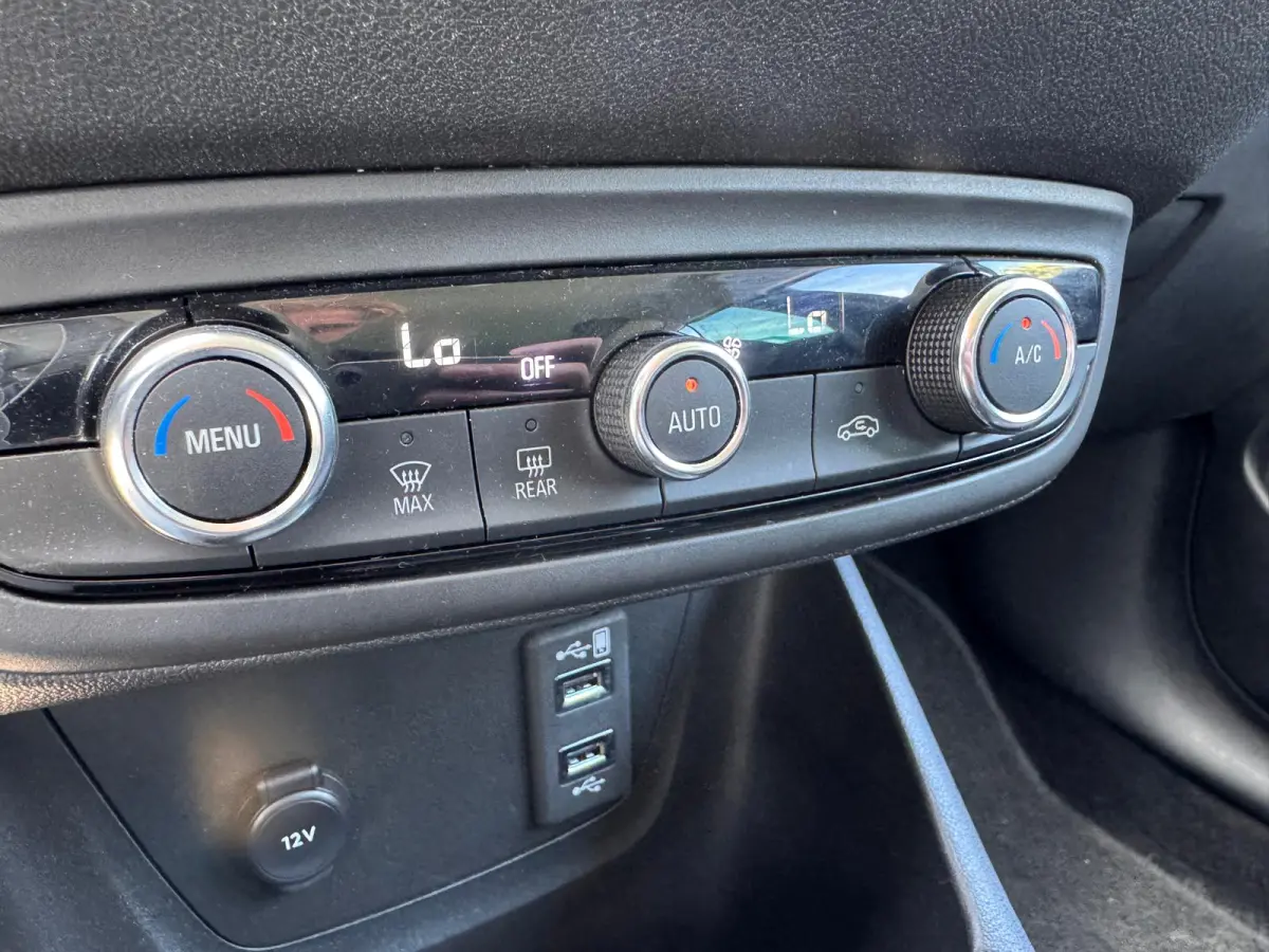 1.2 Turbo 130PK Elegance Automaat | Navigatie | AGR-Bestuurdersstoel | Camera | Parkeersensoren | Cruise Control | DAB | | Bluetooth telefoonvoorbereiding | Boordcomputer | Bots waarschuwing