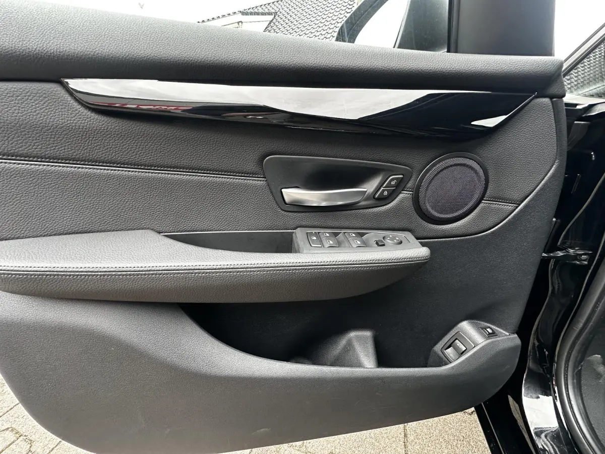 225xe iPerformance HUD|Camera|Leder