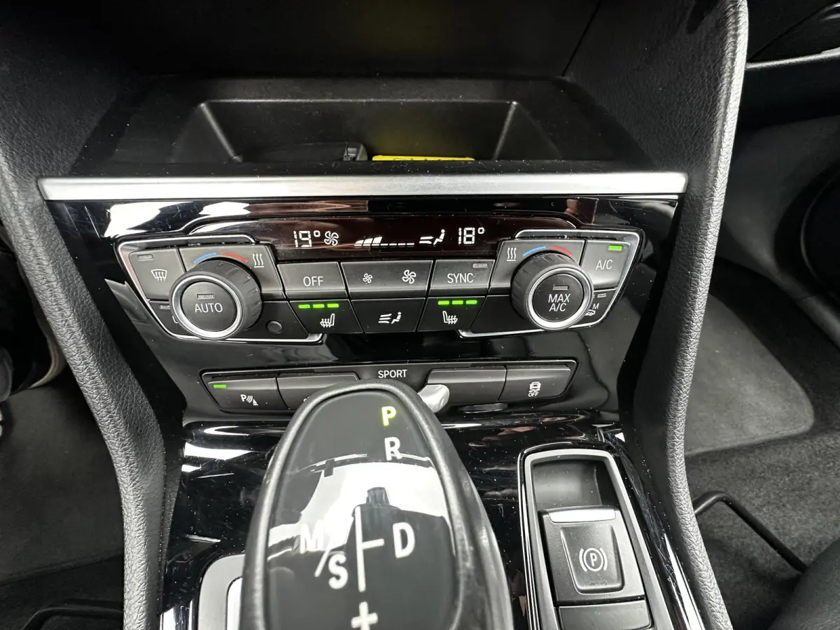 225xe iPerformance HUD|Camera|Leder
