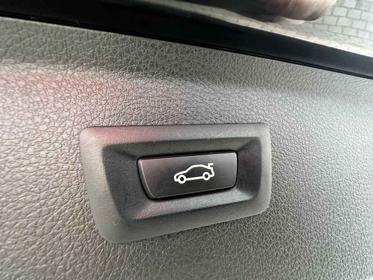 225xe iPerformance HUD|Camera|Leder
